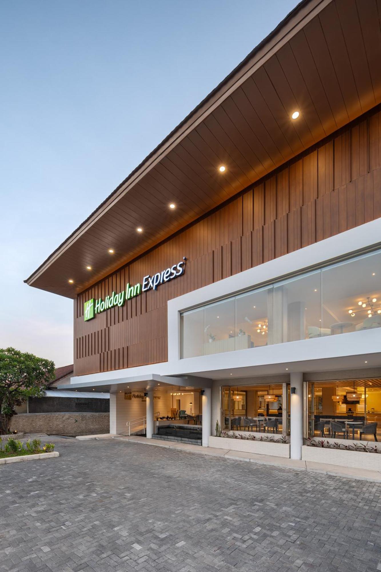 Holiday Inn Express Bali Sunset Road By Ihg Kuta Lombok Kültér fotó